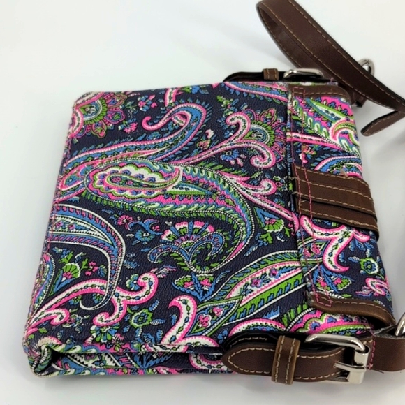 Chaps Great quality  crossbody purse great condition ! - Picture 11 of 14